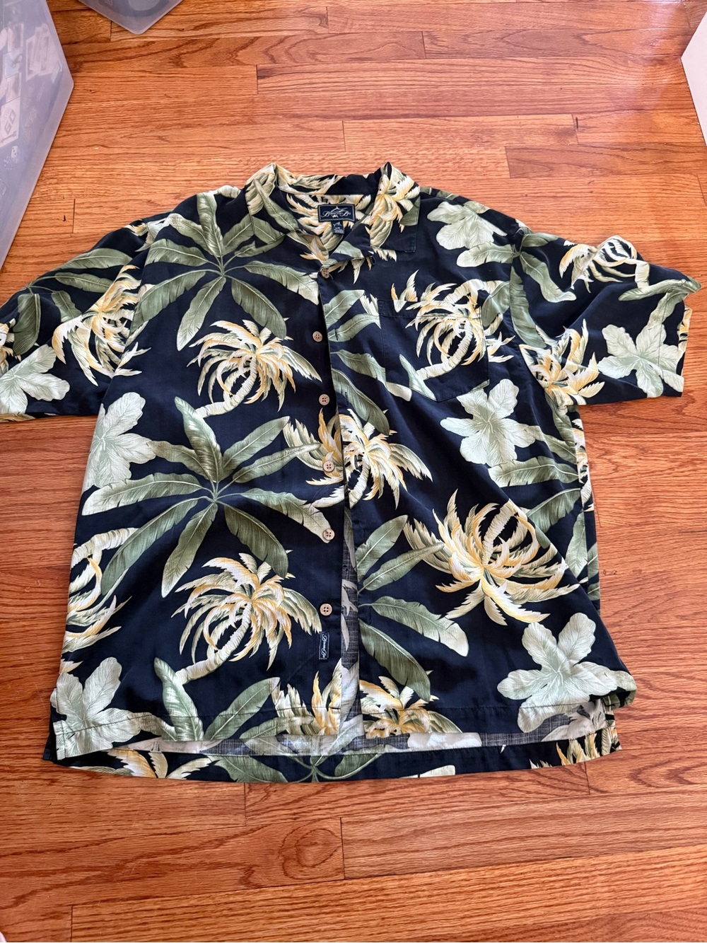 Bermuda Bay Mens 100% Silk Button Up Shirt Black Tropical Hawaiian Floral Large